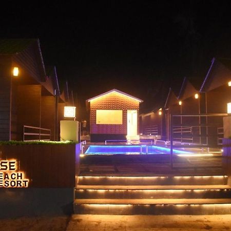 Woodhouse Beach Resort Baga Extérieur photo