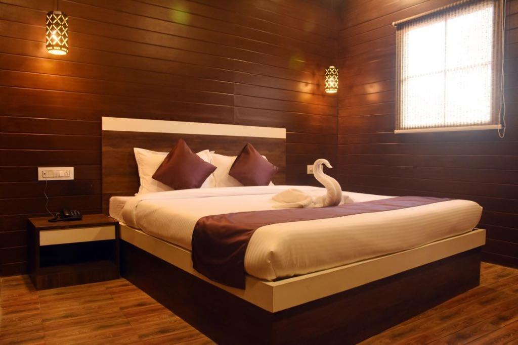Woodhouse Beach Resort Baga Extérieur photo